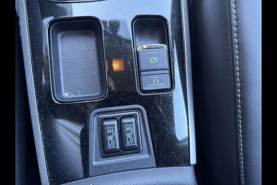 Mitsubishi Outlander 2.0 2WD CVT Limited 7-persoons Automaat | elektrische achterklep | stuurverwarming | Apple-carplay