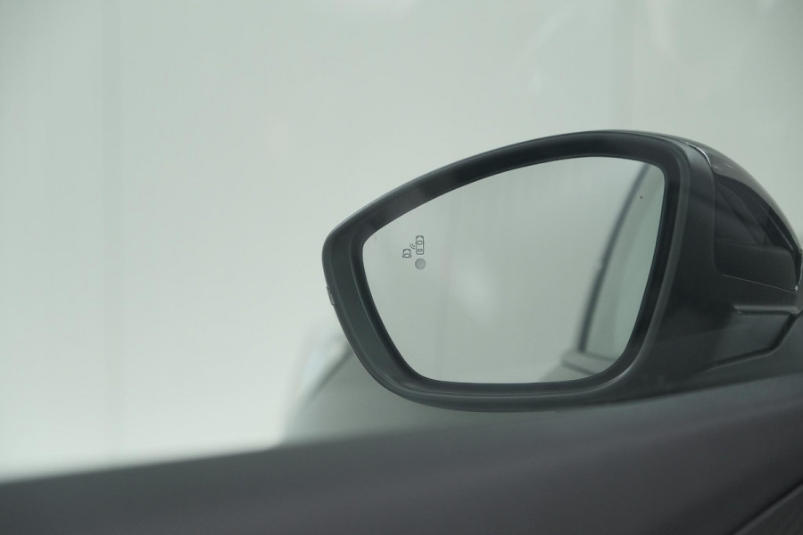 Peugeot 2008 PureTech 130 EAT8 GT | 360 Camera | Stoelmassage | Adaptieve Cruise Control | Dodehoekdetectie