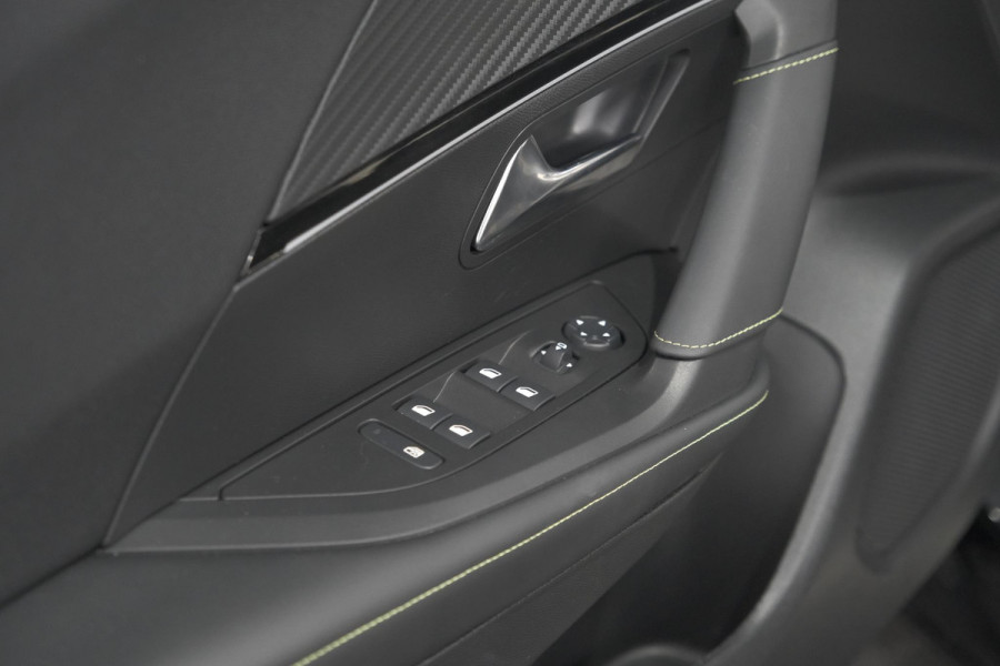 Peugeot 2008 PureTech 130 EAT8 GT | 360 Camera | Stoelmassage | Adaptieve Cruise Control | Dodehoekdetectie