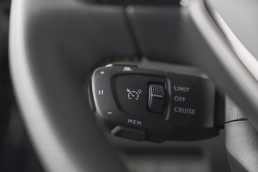 Peugeot 2008 PureTech 130 EAT8 GT | 360 Camera | Stoelmassage | Adaptieve Cruise Control | Dodehoekdetectie