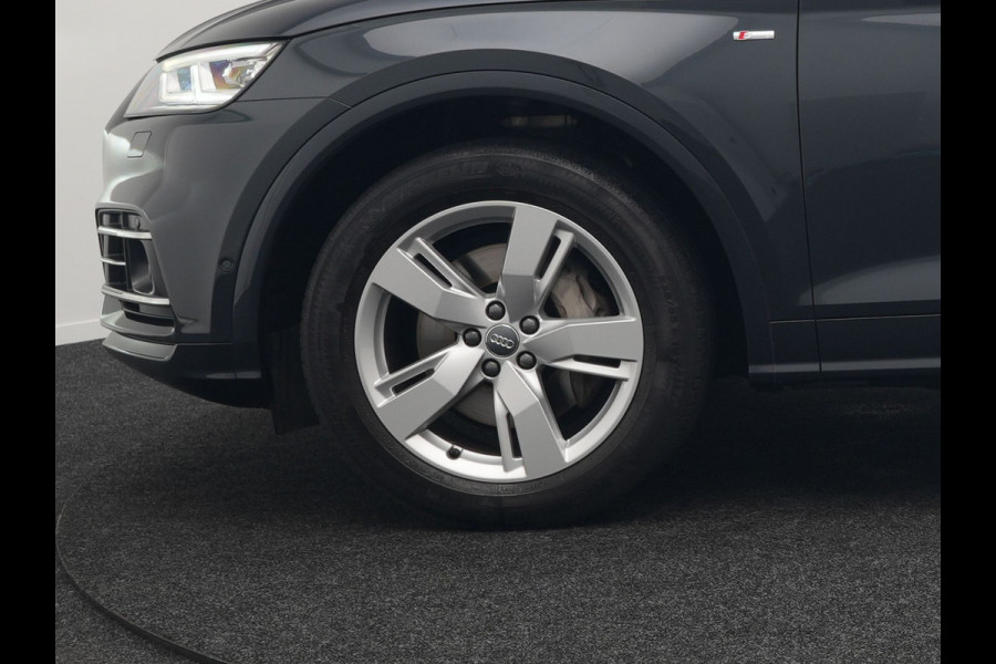 Audi Q5 55 TFSI e Quattro S Line Plug In Hybrid 367pk Dealer O.H PHEV | Luchtvering | Trekhaak af Fabriek | Panodak | Adaptive Cruise | Lederen Sportstoelen Massage & Memory | Head Up | 360 Camera | Keyless | Navigatie | DAB |