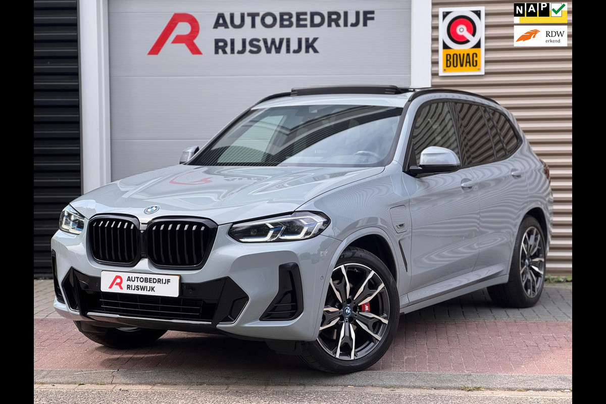 BMW X3 XDrive30e High Executive Pano/HuD/Sfeer/Dodehoek BMW X3 XDrive30e High Executive Pano/HuD/Sfeer/Dodehoek