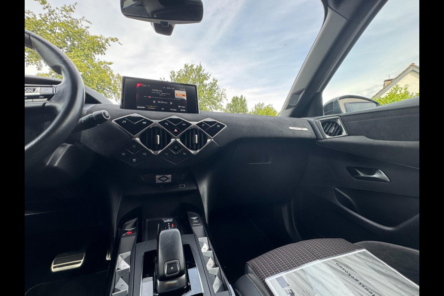 DS DS 3 Crossback 1.2 PureTech Business AUTOMAAT / PDC / CARPLAY / CRUISE CONTROL / ZEER FRAAI DESIGN / ECC / LMV