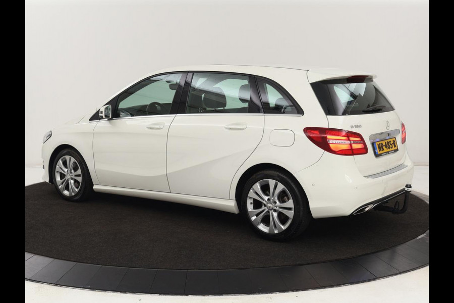 Mercedes-Benz B-Klasse 180 Ambition | Trekhaak | Half leder | Navigatie | Park Assist | Full LED | Bluetooth | Cruise control | Airco | 17'' lichtmetalen velgen
