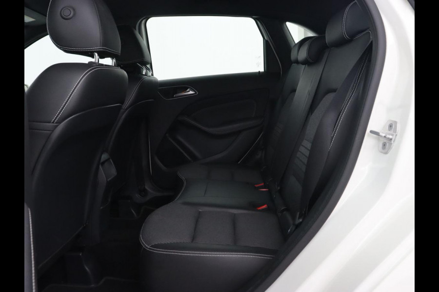 Mercedes-Benz B-Klasse 180 Ambition | Trekhaak | Half leder | Navigatie | Park Assist | Full LED | Bluetooth | Cruise control | Airco | 17'' lichtmetalen velgen