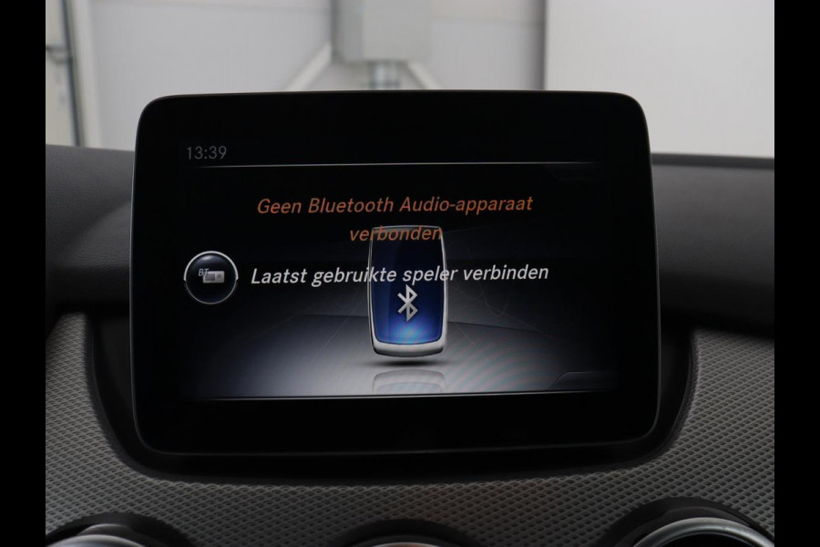 Mercedes-Benz B-Klasse 180 Ambition | Trekhaak | Half leder | Navigatie | Park Assist | Full LED | Bluetooth | Cruise control | Airco | 17'' lichtmetalen velgen