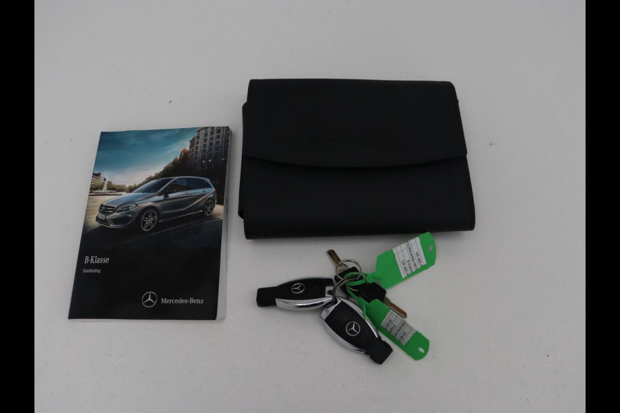 Mercedes-Benz B-Klasse 180 Ambition | Trekhaak | Half leder | Navigatie | Park Assist | Full LED | Bluetooth | Cruise control | Airco | 17'' lichtmetalen velgen