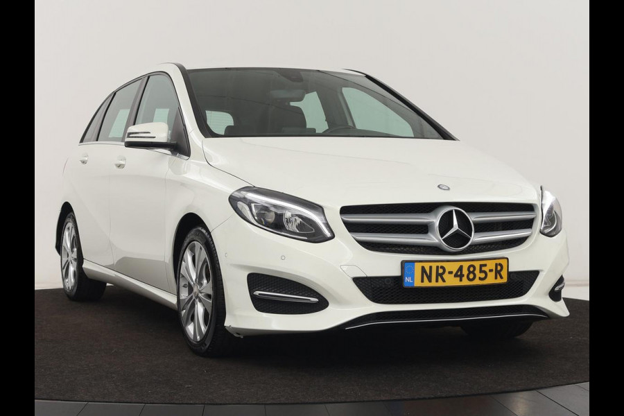 Mercedes-Benz B-Klasse 180 Ambition | Trekhaak | Half leder | Navigatie | Park Assist | Full LED | Bluetooth | Cruise control | Airco | 17'' lichtmetalen velgen