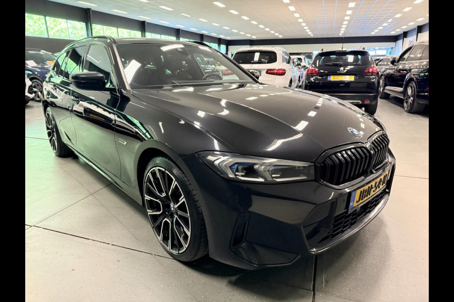 BMW 3 Serie Touring 330e M-SPORT BLACK-LINE 19'' FACELIFT/V-COCPIT/DAB/CARPLAY/STOEL-M/LED/CAM///