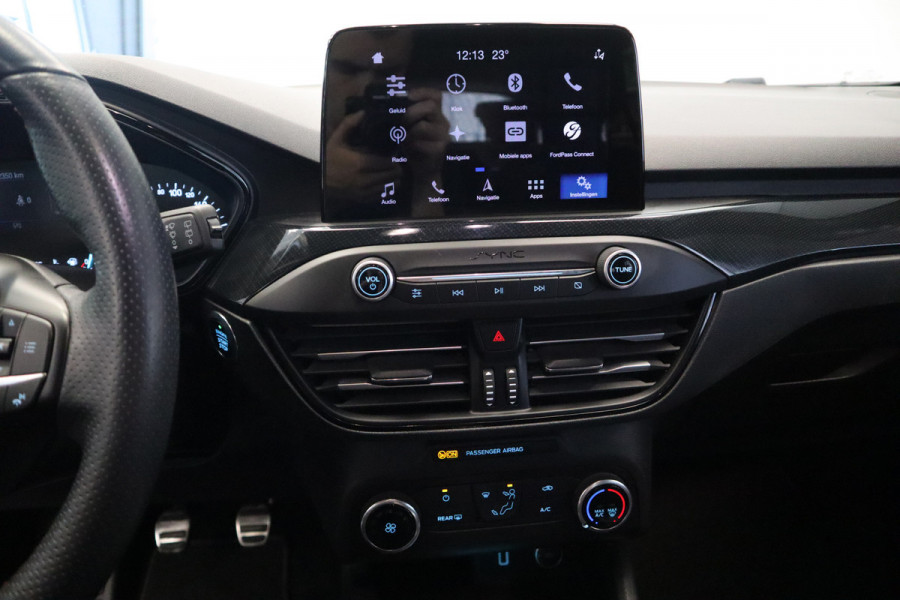 Ford Focus 1.0 EcoBoost ST Line Business CruiseControl Navigatie Laneassist 18''LM PDC