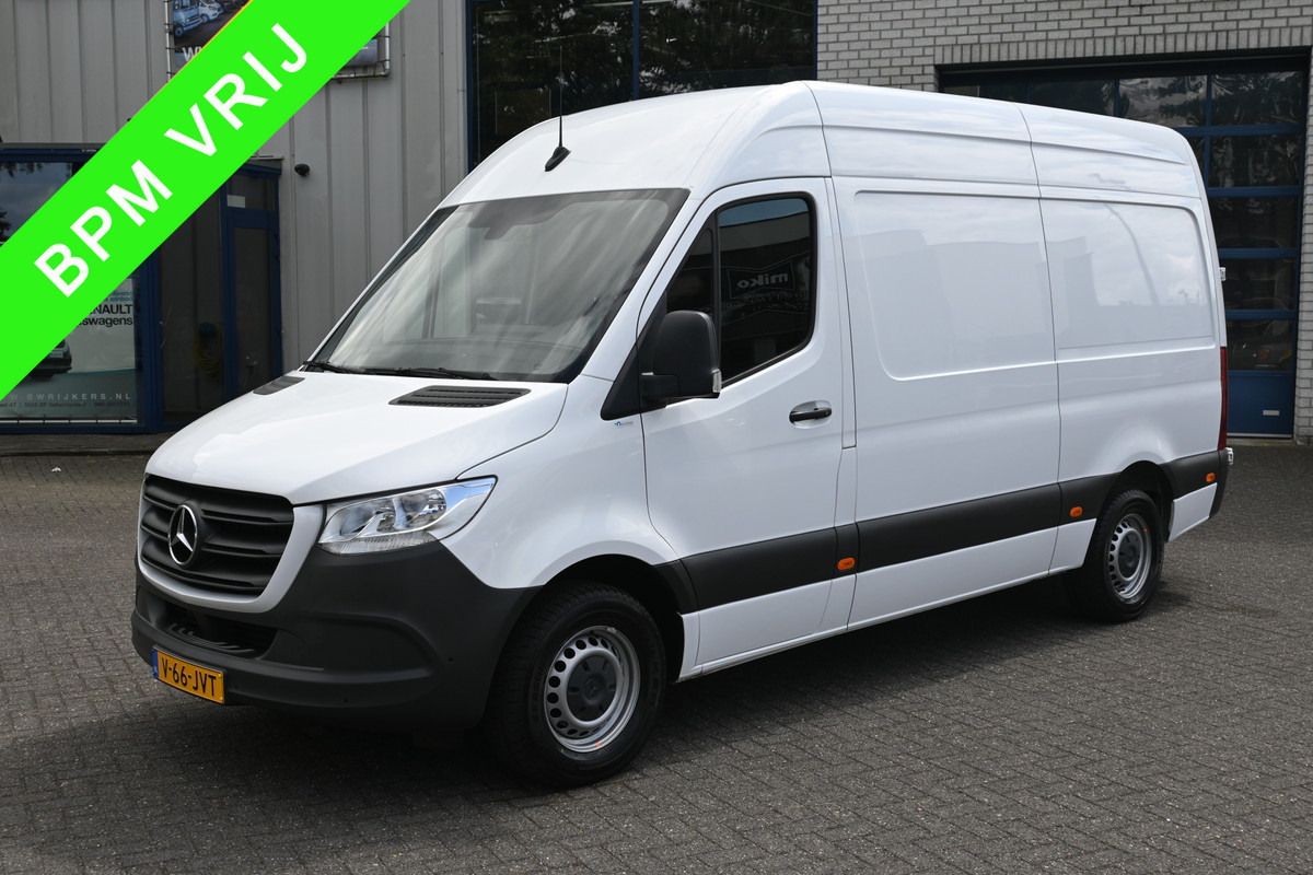 Mercedes-Benz Sprinter 317 CDI L2H2 MBUX met navigatie en camera met parkeersensoren Mercedes-Benz Sprinter 317 CDI L2H2 MBUX met navigatie en camera met parkeersensoren