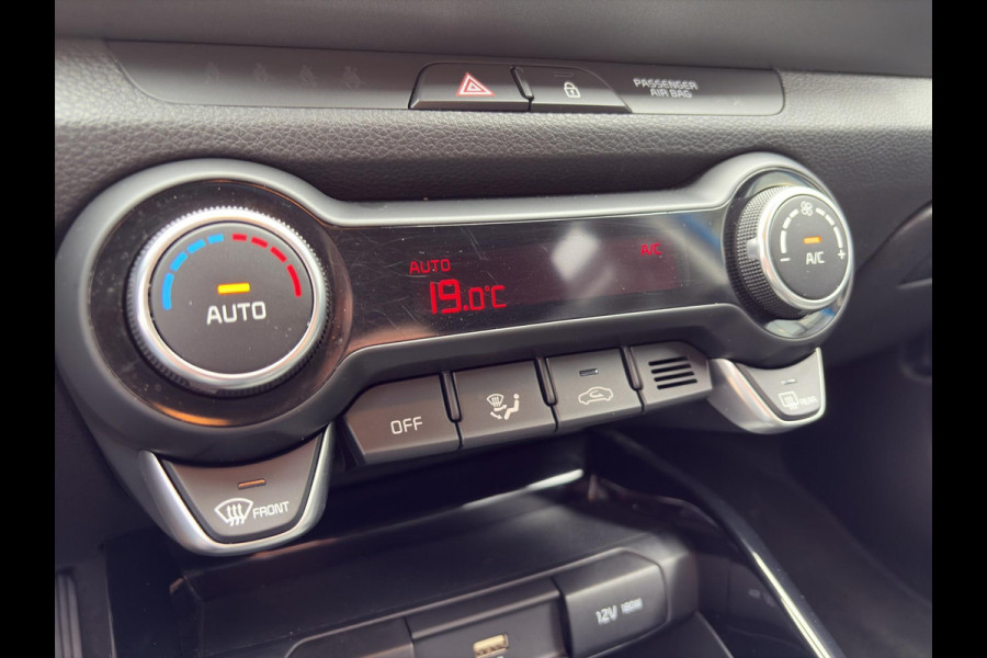 Kia Stonic 1.0 T-GDi MHEV DynamicPlusLine Automaat | Camera | LMV | Cruise | Navi | LED | Stoel- en Stuurverwarming | Privacy Glass | Apple Carplay & Android Auto |