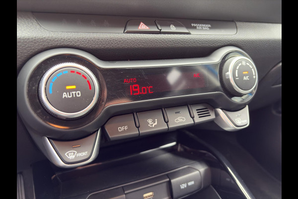 Kia Stonic 1.0 T-GDi MHEV DynamicPlusLine Automaat | Camera | LMV | Cruise | Navi | LED | Stoel- en Stuurverwarming | Privacy Glass | Apple Carplay & Android Auto |