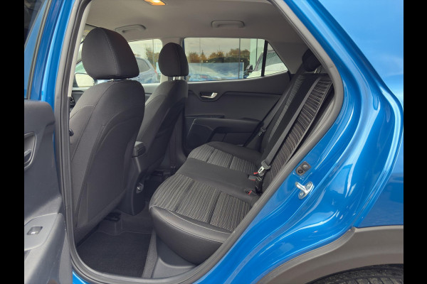 Kia Stonic 1.0 T-GDi MHEV DynamicPlusLine Automaat | Camera | LMV | Cruise | Navi | LED | Stoel- en Stuurverwarming | Privacy Glass | Apple Carplay & Android Auto |