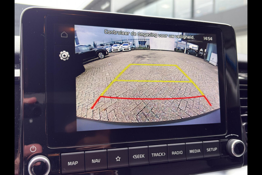 Kia Stonic 1.0 T-GDi MHEV DynamicPlusLine Automaat | Camera | LMV | Cruise | Navi | LED | Stoel- en Stuurverwarming | Privacy Glass | Apple Carplay & Android Auto |