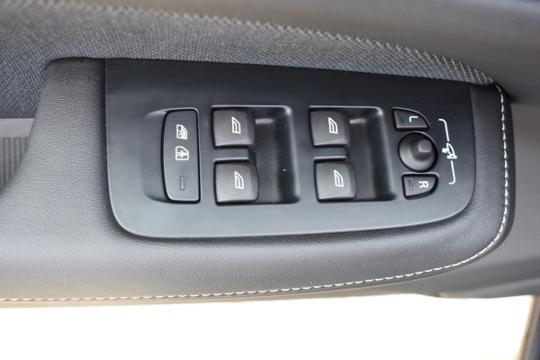 Volvo V60 2.0 T6 350 PK Plug-in hybrid AWD Plus Dark ACC | Pilot Assist | Stoel stuurverwarming | Camera | Harman Kardon