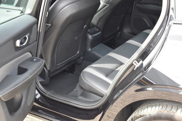Volvo V60 2.0 T6 350 PK Plug-in hybrid AWD Plus Dark ACC | Pilot Assist | Stoel stuurverwarming | Camera | Harman Kardon