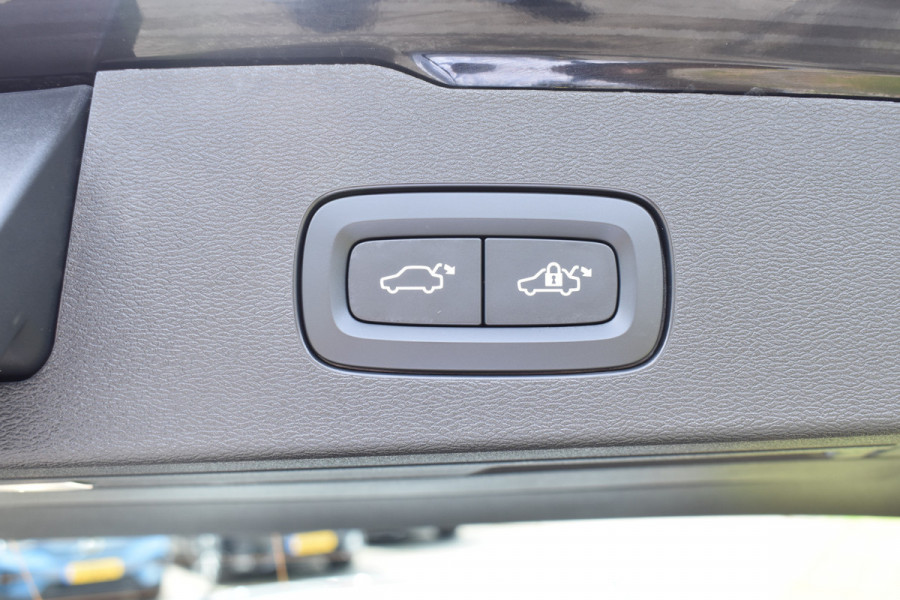 Volvo V60 2.0 T6 350 PK Plug-in hybrid AWD Plus Dark ACC | Pilot Assist | Stoel stuurverwarming | Camera | Harman Kardon