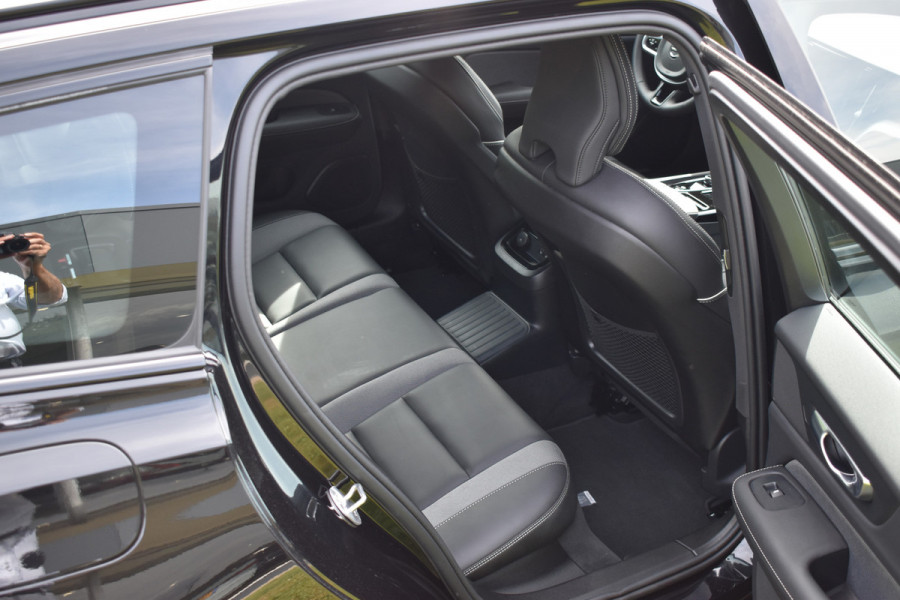 Volvo V60 2.0 T6 350 PK Plug-in hybrid AWD Plus Dark ACC | Pilot Assist | Stoel stuurverwarming | Camera | Harman Kardon