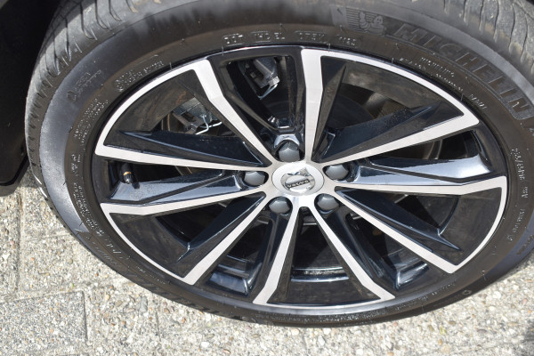 Volvo V60 2.0 T6 350 PK Plug-in hybrid AWD Plus Dark ACC | Pilot Assist | Stoel stuurverwarming | Camera | Harman Kardon