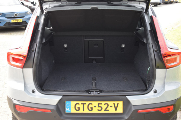 Volvo XC40 Single Motor Extended Range Plus 82 kWh ACC | Pilot Assist | Stoel Stuur verwarming | Trekhaak | Key Less | 19 inch
