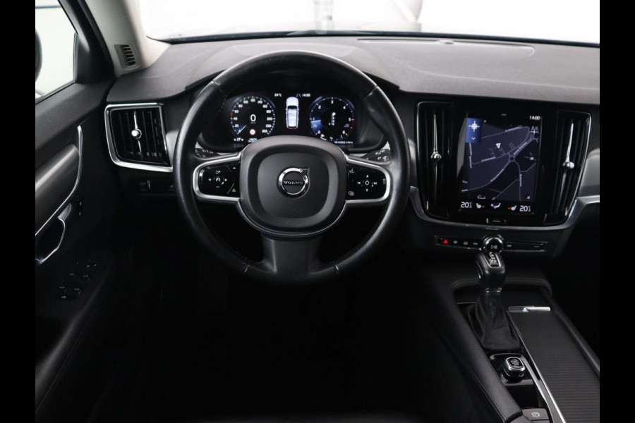 Volvo V90 2.0 D3 Momentum | Leder | Stoelverwarming | Carplay | Adaptive cruise | Navigatie | 20'' | Dodehoek detectie | Full LED | Parkeerhulp | Digital Cockpit