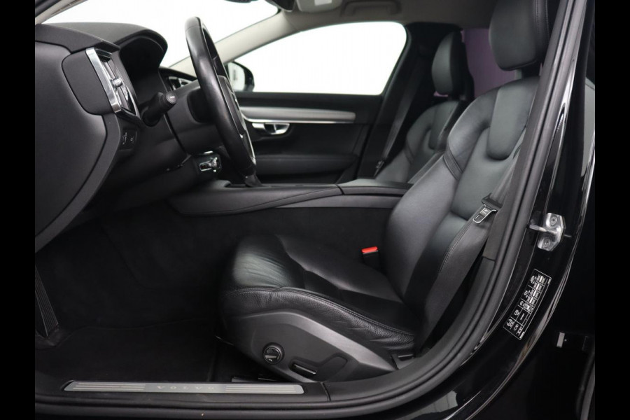 Volvo V90 2.0 D3 Momentum | Leder | Stoelverwarming | Carplay | Adaptive cruise | Navigatie | 20'' | Dodehoek detectie | Full LED | Parkeerhulp | Digital Cockpit
