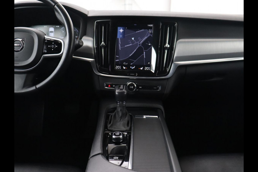 Volvo V90 2.0 D3 Momentum | Leder | Stoelverwarming | Carplay | Adaptive cruise | Navigatie | 20'' | Dodehoek detectie | Full LED | Parkeerhulp | Digital Cockpit