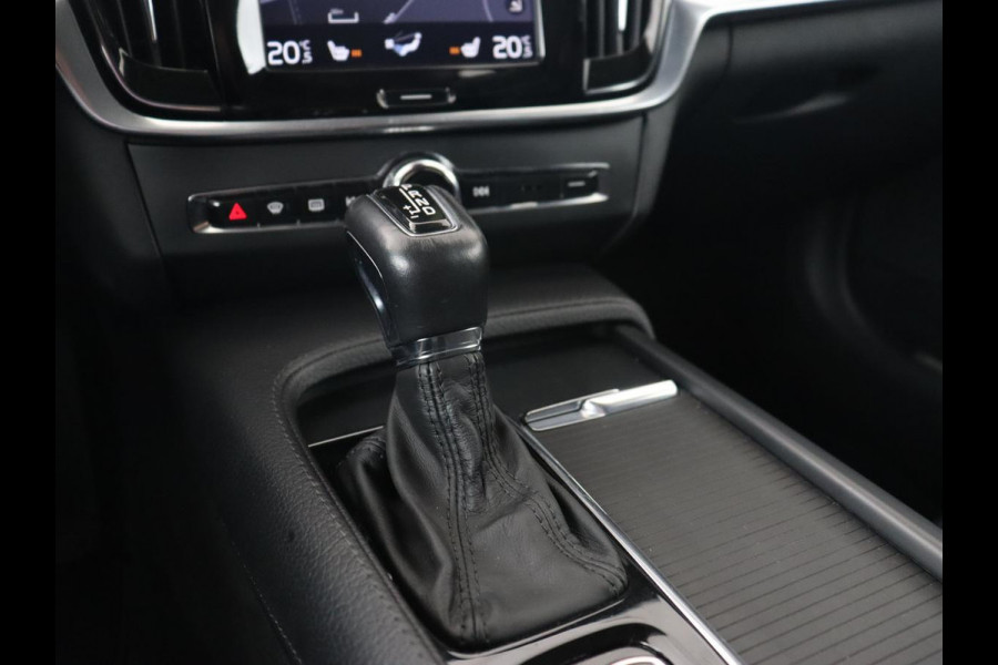 Volvo V90 2.0 D3 Momentum | Leder | Stoelverwarming | Carplay | Adaptive cruise | Navigatie | 20'' | Dodehoek detectie | Full LED | Parkeerhulp | Digital Cockpit