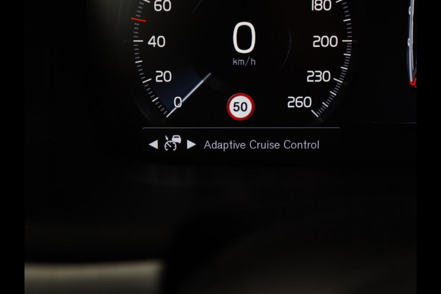 Volvo V90 2.0 D3 Momentum | Leder | Stoelverwarming | Carplay | Adaptive cruise | Navigatie | 20'' | Dodehoek detectie | Full LED | Parkeerhulp | Digital Cockpit