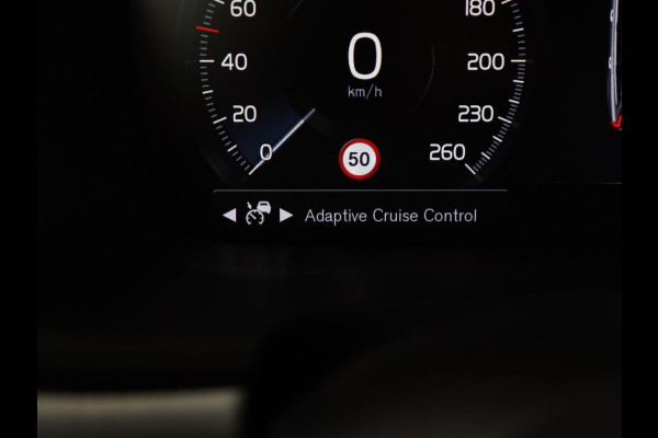 Volvo V90 2.0 D3 Momentum | Leder | Stoelverwarming | Carplay | Adaptive cruise | Navigatie | 20'' | Dodehoek detectie | Full LED | Parkeerhulp | Digital Cockpit