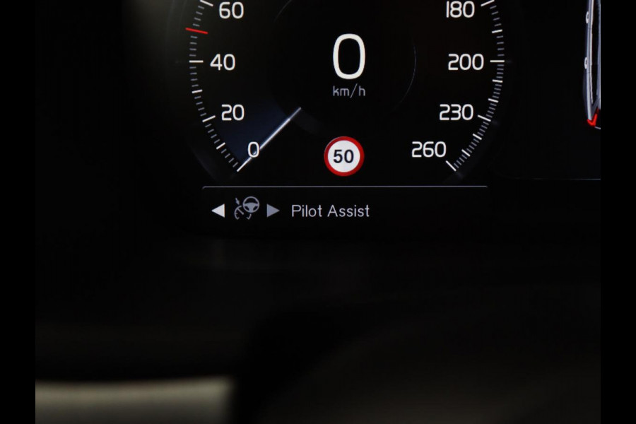 Volvo V90 2.0 D3 Momentum | Leder | Stoelverwarming | Carplay | Adaptive cruise | Navigatie | 20'' | Dodehoek detectie | Full LED | Parkeerhulp | Digital Cockpit