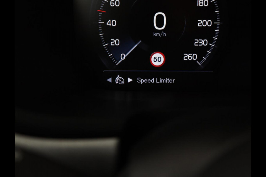 Volvo V90 2.0 D3 Momentum | Leder | Stoelverwarming | Carplay | Adaptive cruise | Navigatie | 20'' | Dodehoek detectie | Full LED | Parkeerhulp | Digital Cockpit