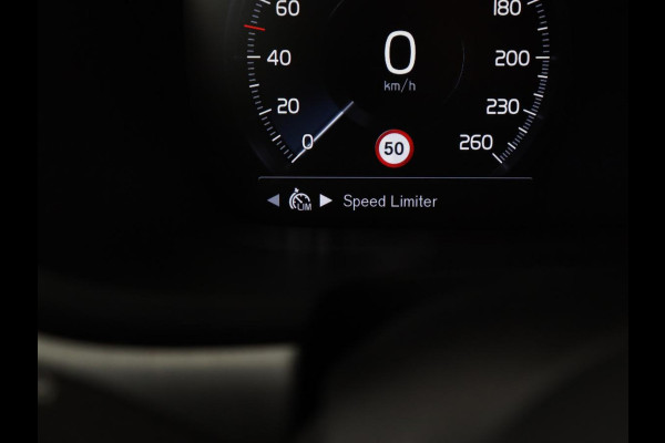 Volvo V90 2.0 D3 Momentum | Leder | Stoelverwarming | Carplay | Adaptive cruise | Navigatie | 20'' | Dodehoek detectie | Full LED | Parkeerhulp | Digital Cockpit