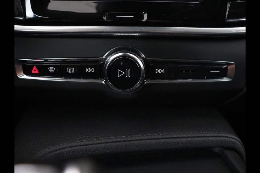 Volvo V90 2.0 D3 Momentum | Leder | Stoelverwarming | Carplay | Adaptive cruise | Navigatie | 20'' | Dodehoek detectie | Full LED | Parkeerhulp | Digital Cockpit