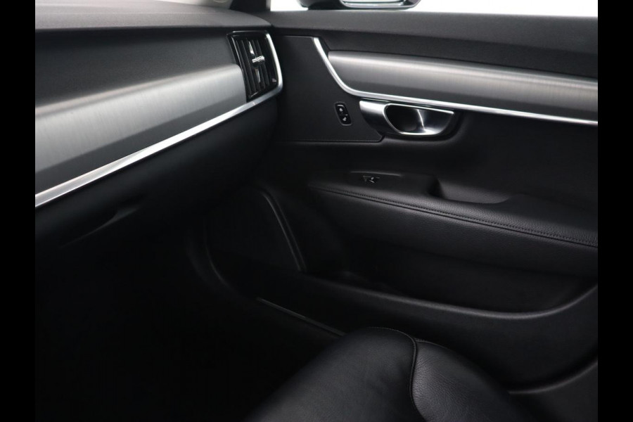 Volvo V90 2.0 D3 Momentum | Leder | Stoelverwarming | Carplay | Adaptive cruise | Navigatie | 20'' | Dodehoek detectie | Full LED | Parkeerhulp | Digital Cockpit