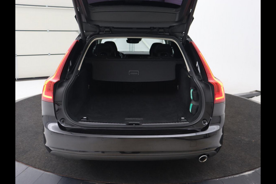 Volvo V90 2.0 D3 Momentum | Leder | Stoelverwarming | Carplay | Adaptive cruise | Navigatie | 20'' | Dodehoek detectie | Full LED | Parkeerhulp | Digital Cockpit