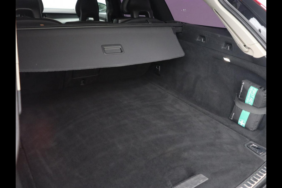 Volvo V90 2.0 D3 Momentum | Leder | Stoelverwarming | Carplay | Adaptive cruise | Navigatie | 20'' | Dodehoek detectie | Full LED | Parkeerhulp | Digital Cockpit
