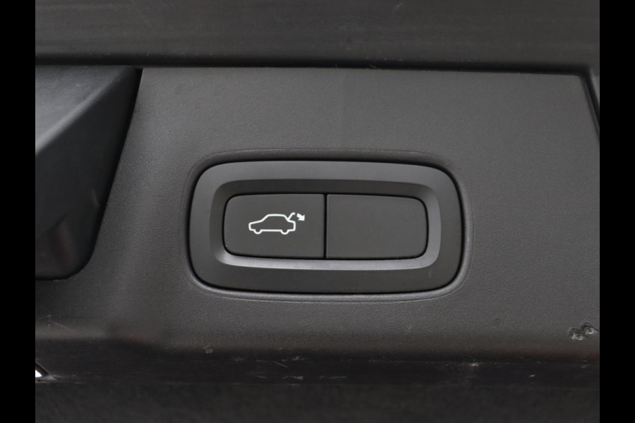Volvo V90 2.0 D3 Momentum | Leder | Stoelverwarming | Carplay | Adaptive cruise | Navigatie | 20'' | Dodehoek detectie | Full LED | Parkeerhulp | Digital Cockpit