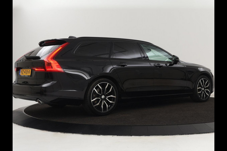 Volvo V90 2.0 D3 Momentum | Leder | Stoelverwarming | Carplay | Adaptive cruise | Navigatie | 20'' | Dodehoek detectie | Full LED | Parkeerhulp | Digital Cockpit