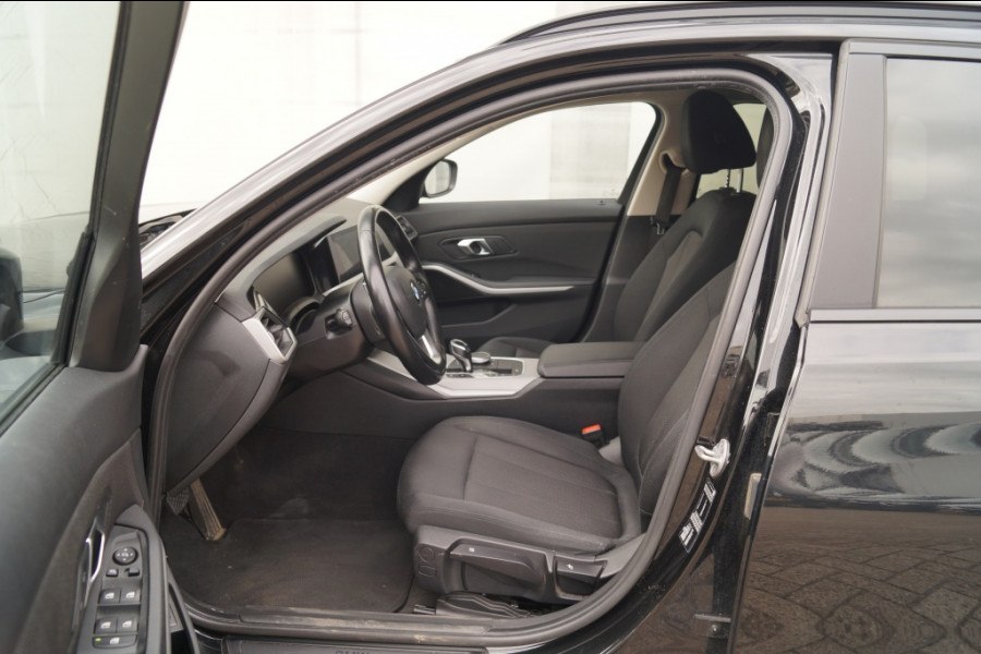 BMW 3 Serie Touring 318d Automaat Executive -NAVI-ECC-