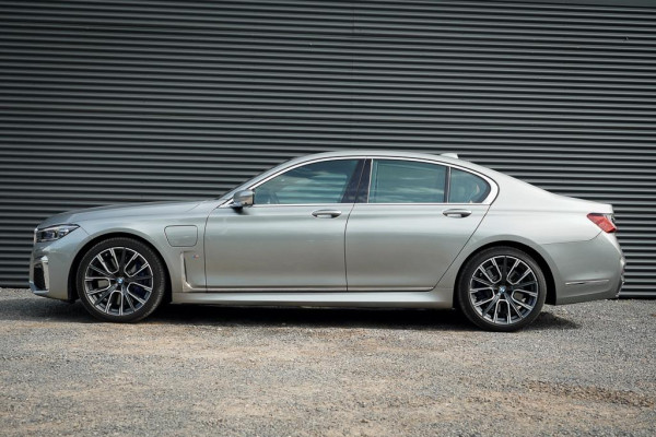 BMW 7 Serie 745e High Executive / M-Sport / Schuifdak / NL Auto / Nieuwe Accu