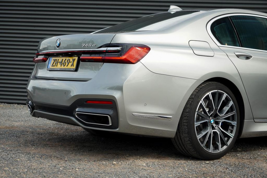 BMW 7 Serie 745e High Executive / M-Sport / Schuifdak / NL Auto / Nieuwe Accu