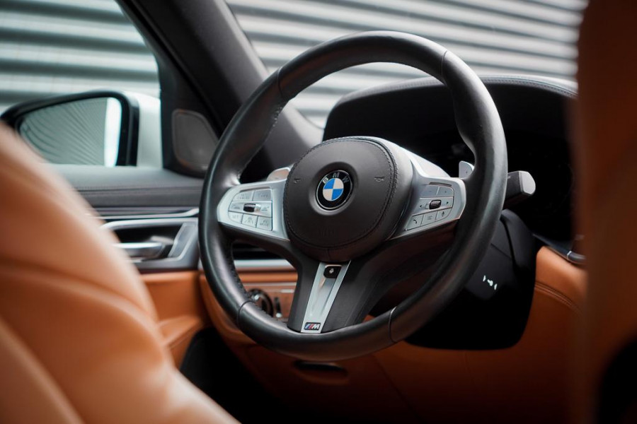 BMW 7 Serie 745e High Executive / M-Sport / Schuifdak / NL Auto / Nieuwe Accu