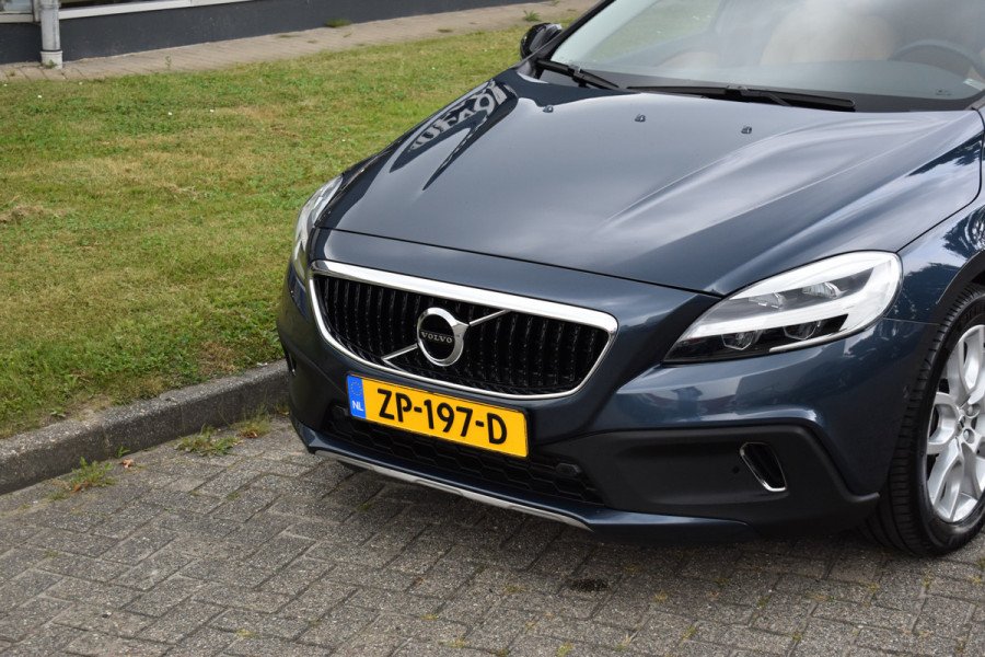 Volvo V40 Cross Country 1.5 T3 Polar+ Luxury Park assist incl camera | Harman & Kardon | Pano dak | Navigatie | Blue tooth