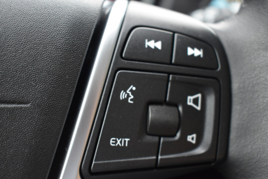 Volvo V40 Cross Country 1.5 T3 Polar+ Luxury Park assist incl camera | Harman & Kardon | Pano dak | Navigatie | Blue tooth