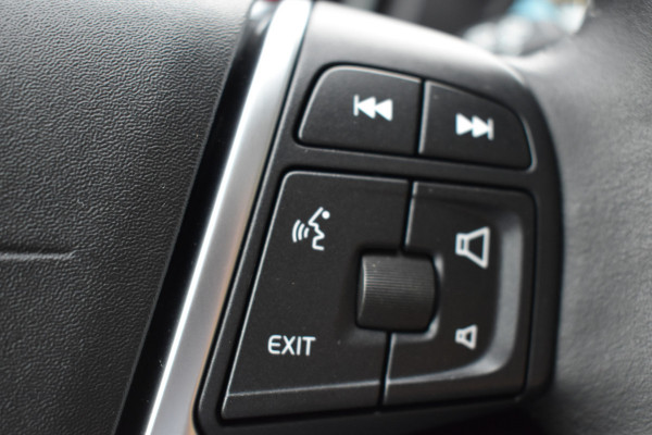 Volvo V40 Cross Country 1.5 T3 Polar+ Luxury Park assist incl camera | Harman & Kardon | Pano dak | Navigatie | Blue tooth