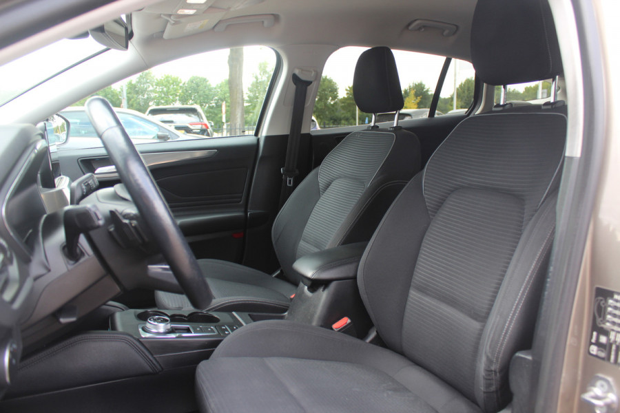 Ford FOCUS Wagon 1.0 EcoBoost Titanium Business / Trekhaak / Camera / B&O / 19'' / Keyless / Navigatie / Stuurverwarming / DAB / Stoelverwarming / Cruise Contro