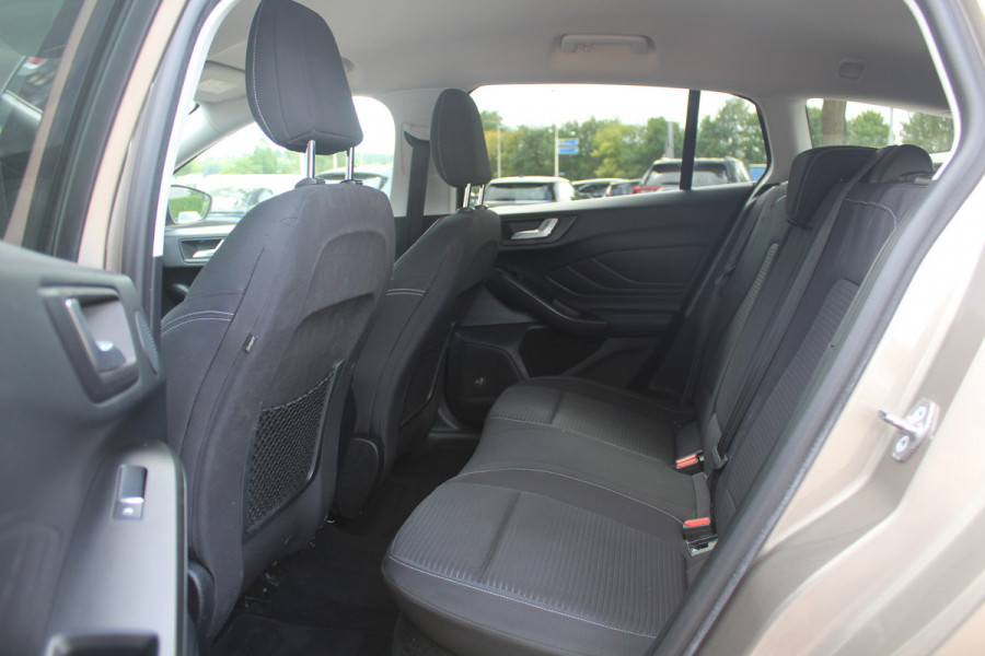 Ford FOCUS Wagon 1.0 EcoBoost Titanium Business / Trekhaak / Camera / B&O / 19'' / Keyless / Navigatie / Stuurverwarming / DAB / Stoelverwarming / Cruise Contro