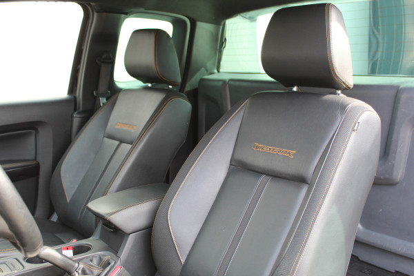 Ford Ranger 2.0-213pk Bi-turbo 'Wildtrak' Supercab. AUTOMAAT / VIER wielaandrijving. Stoere vierwielaangedreven krachtpatser ! Trekgewicht 3.500kg ! Stoel- en voorraamverwarming, Autm. airco dual, Adaptieve cruise control, Navigatie, Telefoonvoorb., Trekhaak etc.